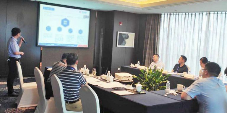 “创新促发展，创业赢未来”